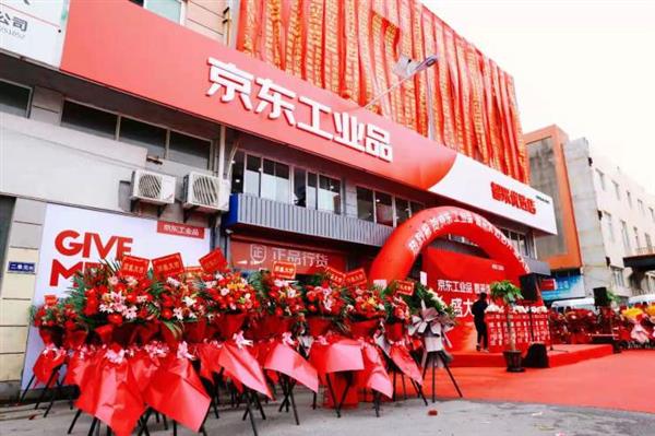 短短4个月从1500家五金店中脱颖而出 这家五金店做对了什么